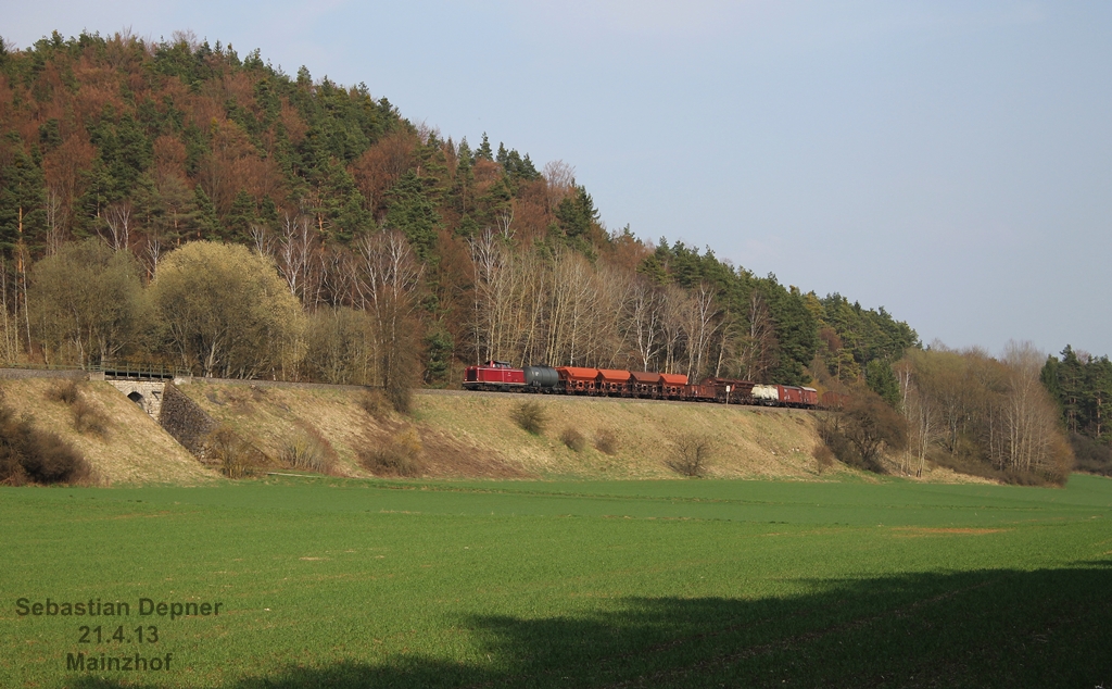 212 084 der DBK am 21.4.13 bei Mainshof nach Amberg