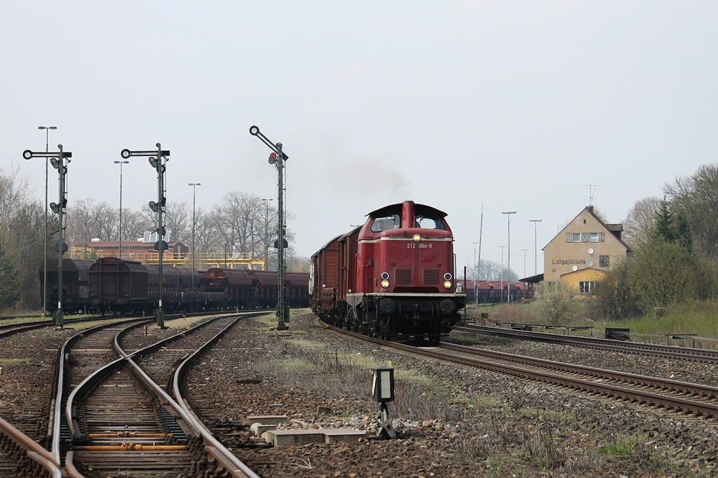 212 084 der DBK am 21.4.13 in Luitpoldhtte nach Amberg