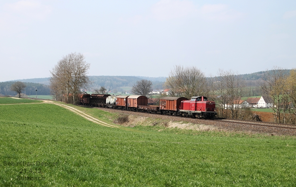 212 084 der DBK am 21.4.13 bei Sulzbach nach Amberg