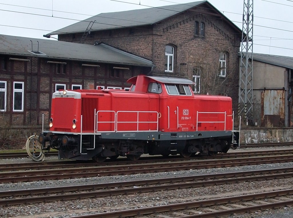 212 094-7 von DB-Fahrwegdienste GmbH am 18.Januar 2011 vor dem Gterboden in Stralsund.