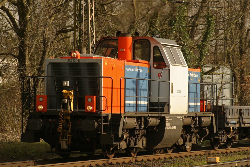 212 121 der NbE durchfhrt am 23.3.10 mit einem Bauzug Ratingen-Lintorf