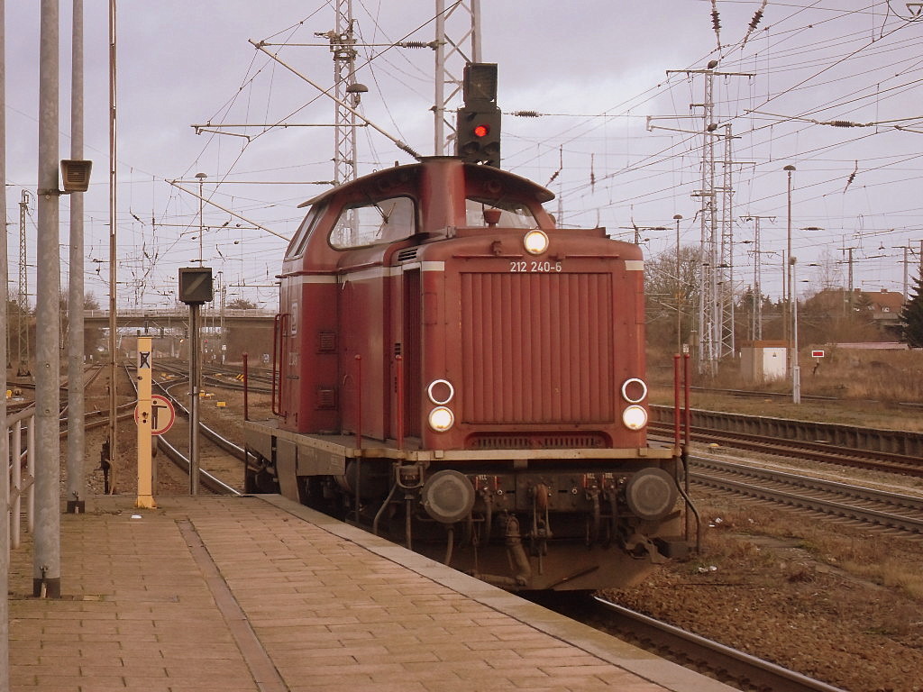 212 240 fuhr am 10.01.2012 in das Stendaler RAW.