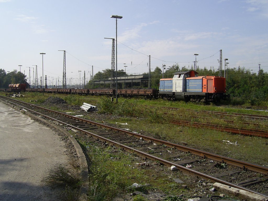 212 261-2 der NBE hat am stlichen Teil von Wanne-Eickel Schotterwagen Abgestellt und Dieselt nun davon (Mo,03.10.11)