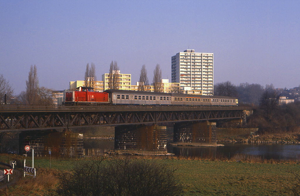 212 264 berquert die Ruhr bei Essen Steele, 11.02.1989.