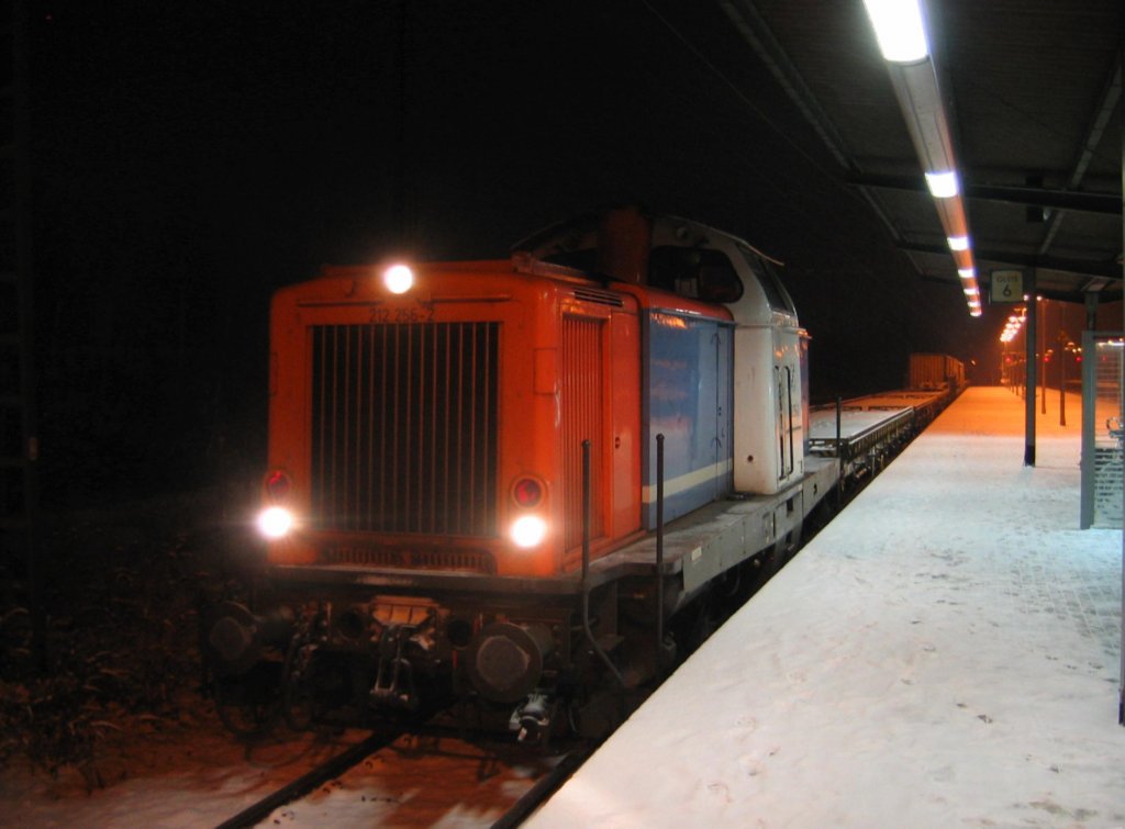 212 265-2 am 10.02.10 mit dem zweiten Teil des ETF-Bauzuges auf der Fahrt von Viersen nach Neuss in Viersen.