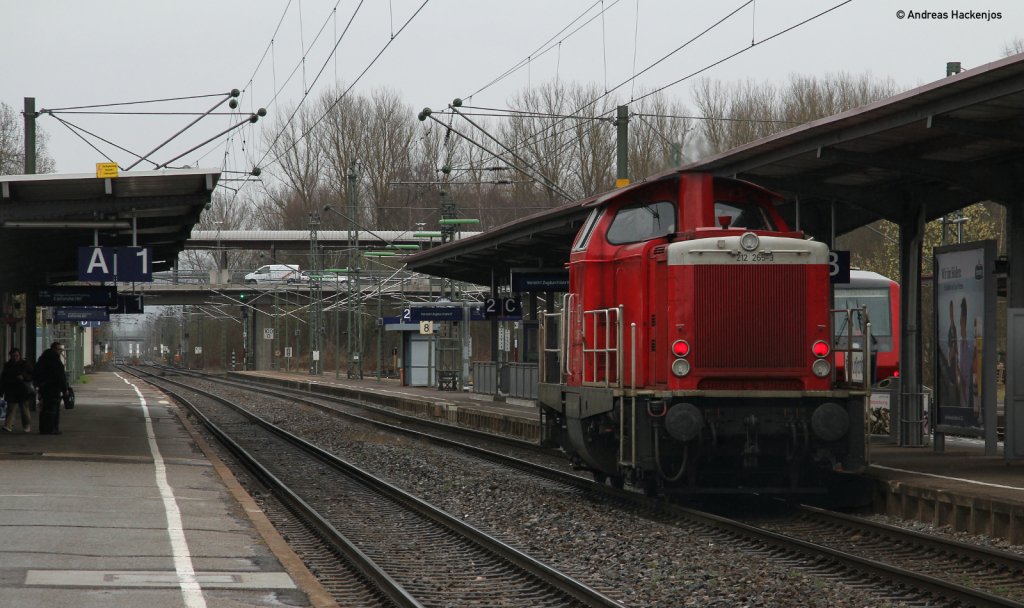 212 265-3 als Tfzf 95480 (Offenburg Gbf-Konstanz) bei der Durchfahrt Donaueschingen 31.3.11