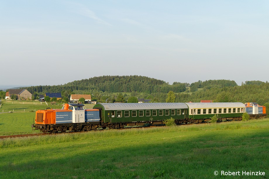 212 270-3 und 212 261-2 aus Neustadt nach Bad Schandau in Krumhermsdorf am 04.06.2011