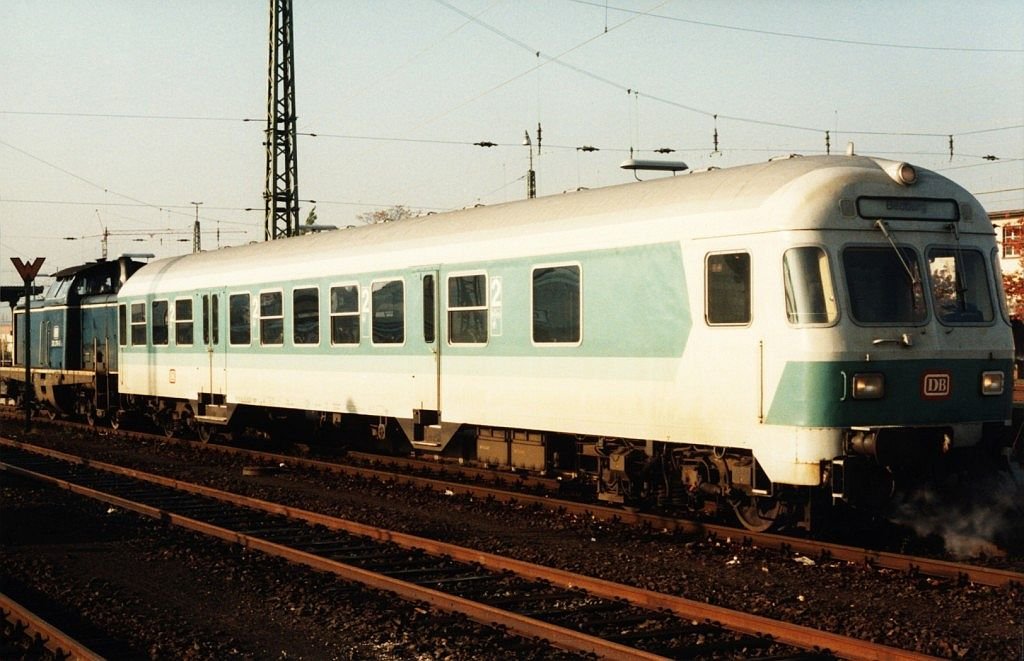 212 270-3 mit Nahverkehrszug 8431 Dren-Bedburg auf Bahnhof Dren am 19-10-1993. Bild und scan: Date Jan de Vries.