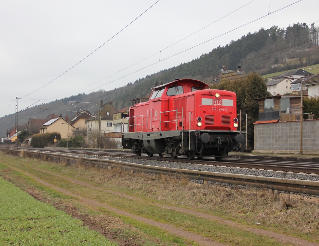 212 274-5 als Tfzf in Fahrtrichtung Bebra. Aufgenommen am 01.03.2013 in Ludwigsau-Friedlos.
