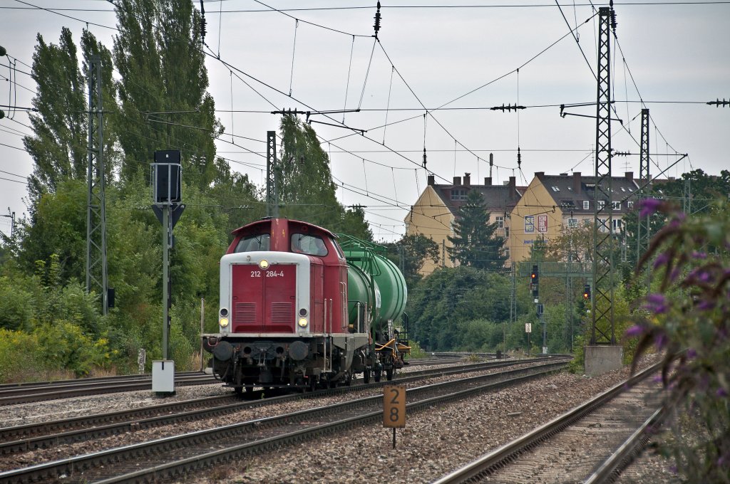 212 284 mit kurzer bergabe zum Laimer Rbf am 18.08.2010 bei der Durchfahrt durch Mnchen Heimeranplatz.
