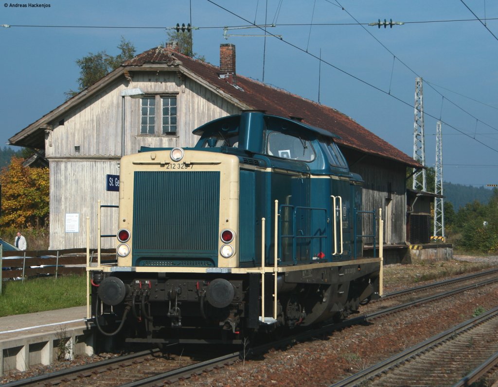 212 329-7 als Tfzf 84143 (Villingen-Offenburg) bei der Durchfahrt St.Georgen 14.10.10