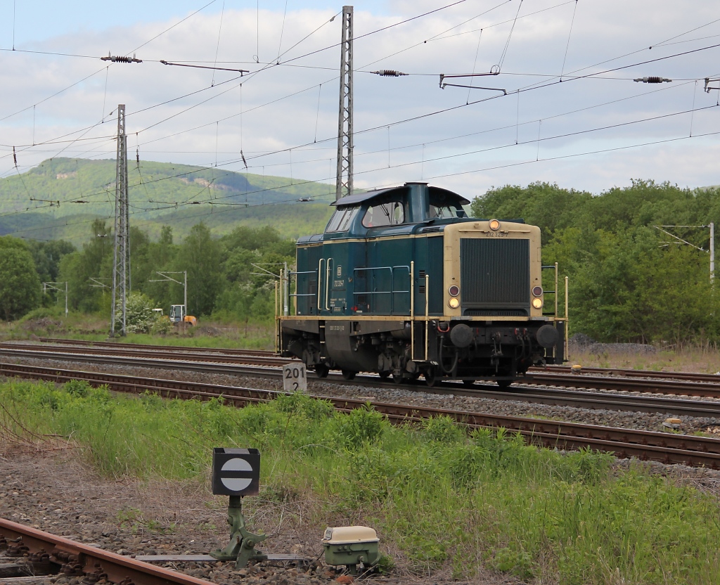 212 329-7 kam am 13.05.2012 als Tfzf in Fahrtrichtung Sden durch Eschwege West.