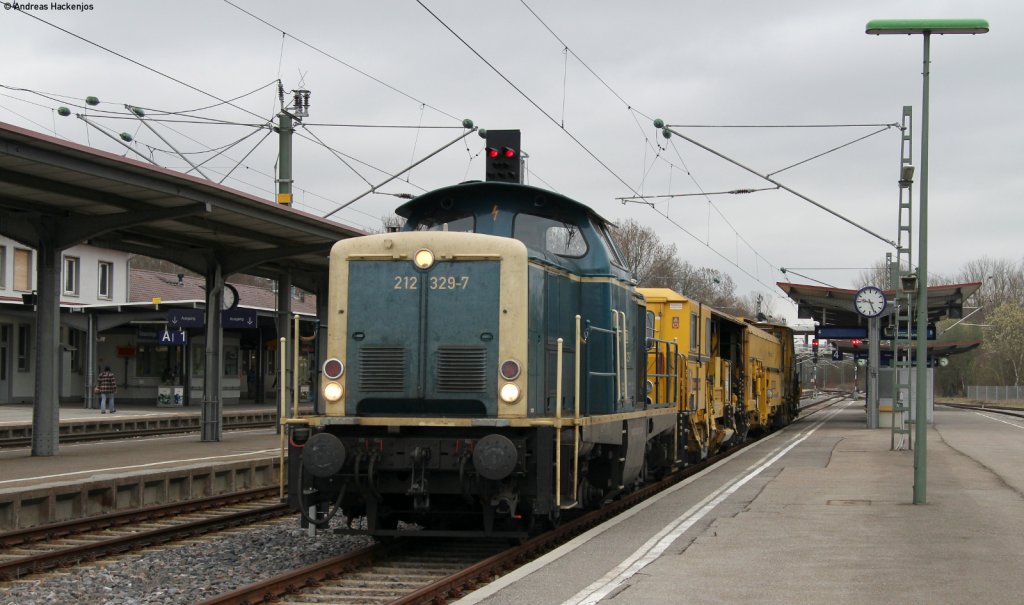 212 329-7 mit dem Bauz 93807 (Singen(Htw)-Kornwestheim Pbf) in Donaueschingen 30.3.12