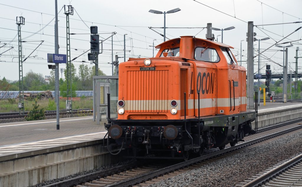 212 357 der Locon fuhr am 09.05.13 Lz durch Bitterfeld Richtung Delitzsch.