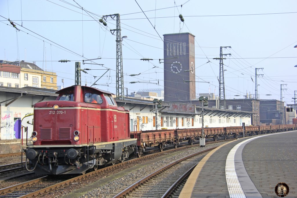 212 370-1 der EfW stand am 30.03.2013 in Düsseldorf Hbf.