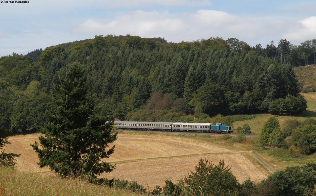 212 376-8 mit ihrem Sonderzug nach Korbach bei Rhena 2.9.12