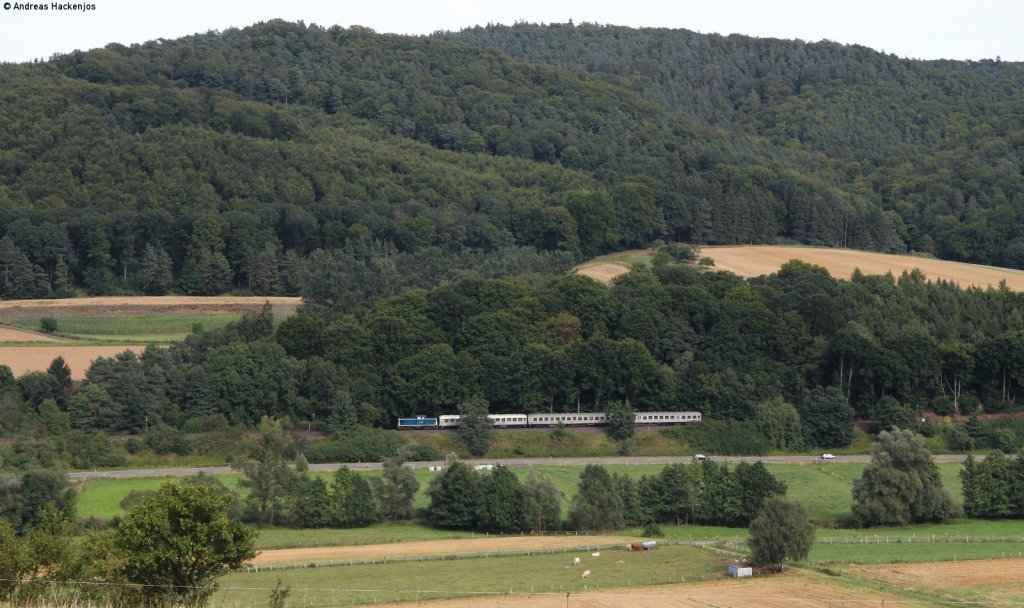 212 376-8 mit ihrem Sonderzug nach Korbach bei Ehringen 2.9.12