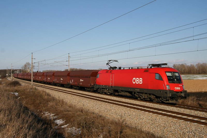 21.2.10 Bilder vom Planalltag und meiner letzten Einstze mit der EOS 400D nachdem sie den Geist aufgab!
Die DoKos (Donawitz Kohle) sind auf der Nordbahn alltglich. Auch heute verlies ein DoKo den Bahnhof Breclav, Richtung Sden. Bespannt wurde der heutige Kohleganzzug (GAG 47021) von der 1116 259 und fhrt seinem Ziel - wie knnte es anders sein - Donawitz entgegen.