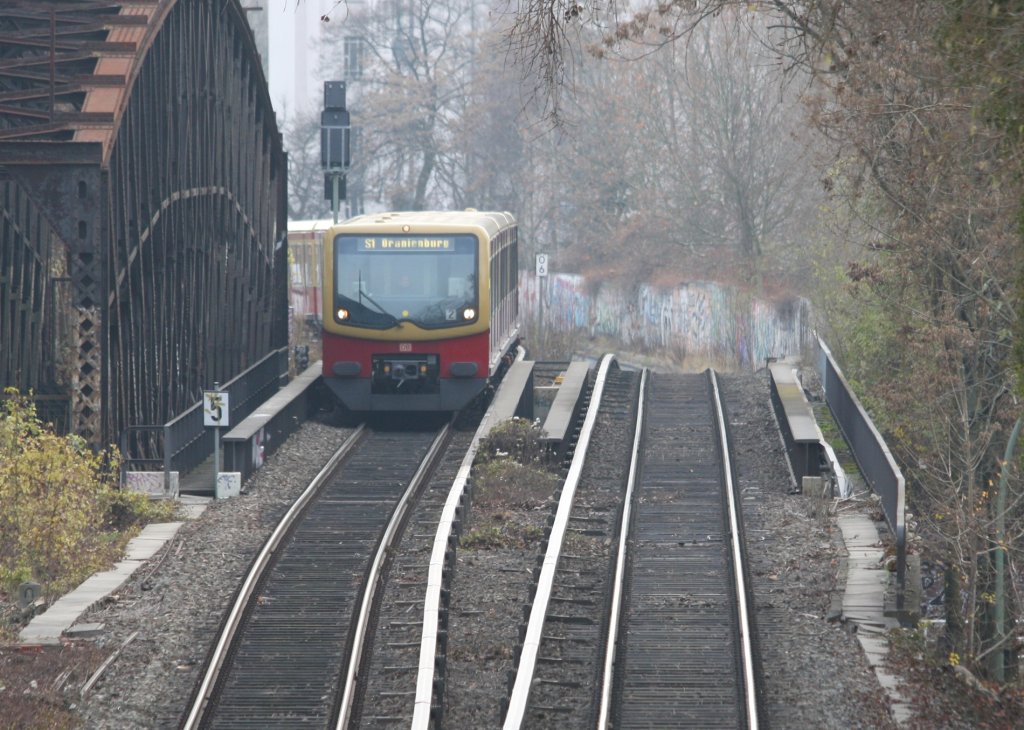 2.12.2012 S1 nach Oranienburg zwischen Berlin Nordbahnhof und Humboldthain.