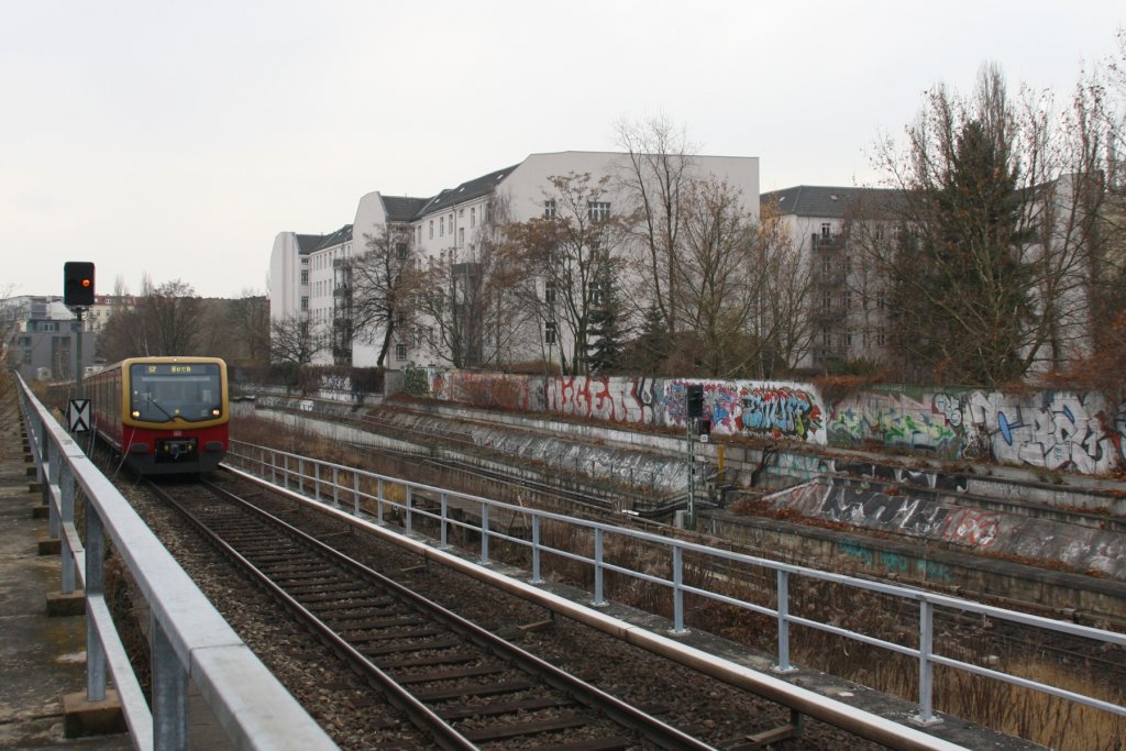 2.12.2012 S2 nach Buch zwischen Berlin Nordbahnhof und Humboldthain.