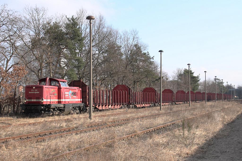 213 339 der Rennsteigbahn mit leeren Holzwagen unterwegs auf der Industriebahn Eberswalde am 21.02.2011