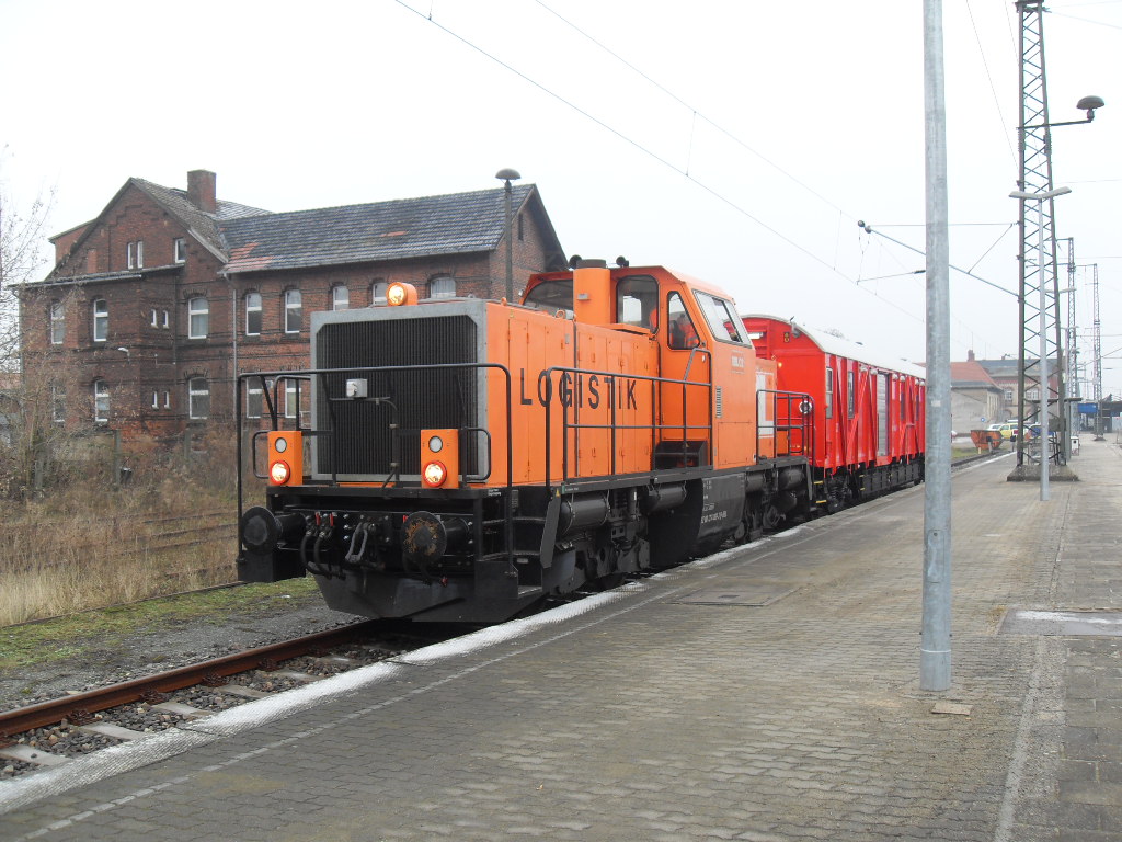 214 009 der BBL wurde aus dem RAW Stendal geholt um eine Hilfszugleistung zu fahren am 11.01.2011 in Stendal.