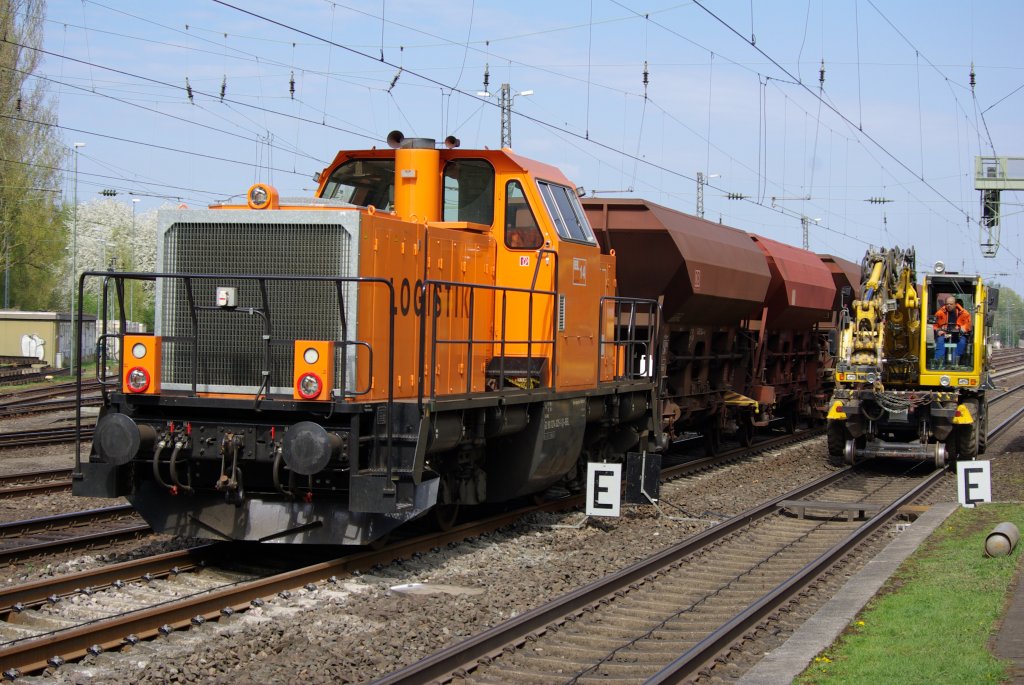 214 025 der BBL bei Gleisbauarbeiten (Weichenaustausch) im Bahnhof Dortmund-Scharnhorst