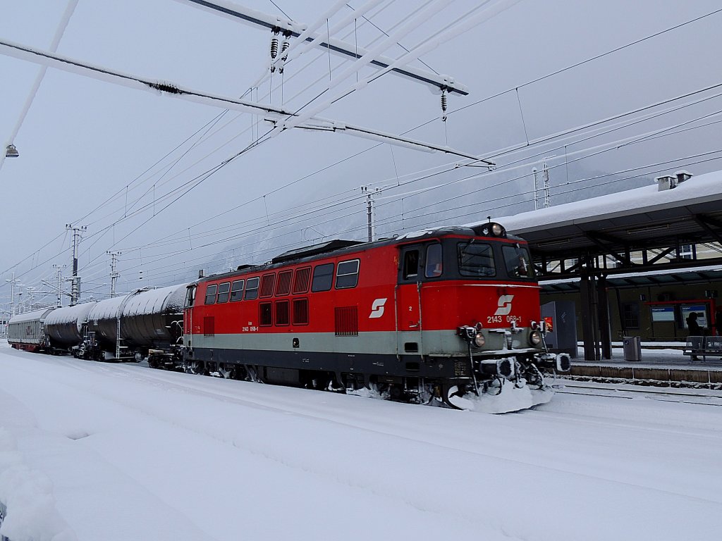 2143 0681 verrichtet bei Winterlichen Verhältnissen den Verschubdienst
