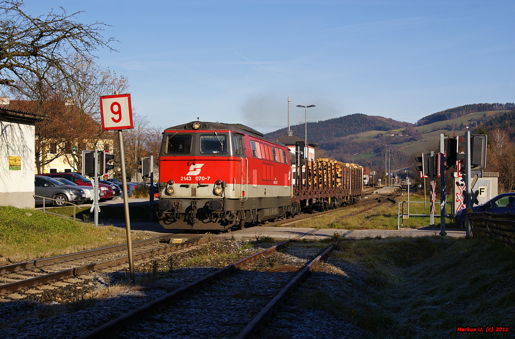 2143 070 fhrt mit VG77063 von Wiener Neustadt nach Aspang. Edlitz-Grimmenstein, 18.11.2011
