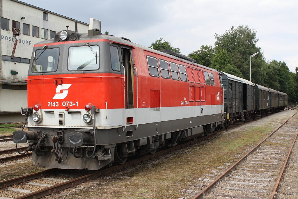 2143 073-1 mit SREX 16011  Reblaus-Express  am 31.Juli 2010 im Bf. Drosendorf.