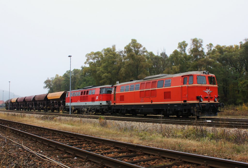 2143 35 und 037 sind am 2.11.2011 noch beim Verschub in AB Meidling im Thal/Paudorf t�tig und werden in K�rze die Fahrt Richtung Statzendorf als Nebenfahrt 72107 antreten.