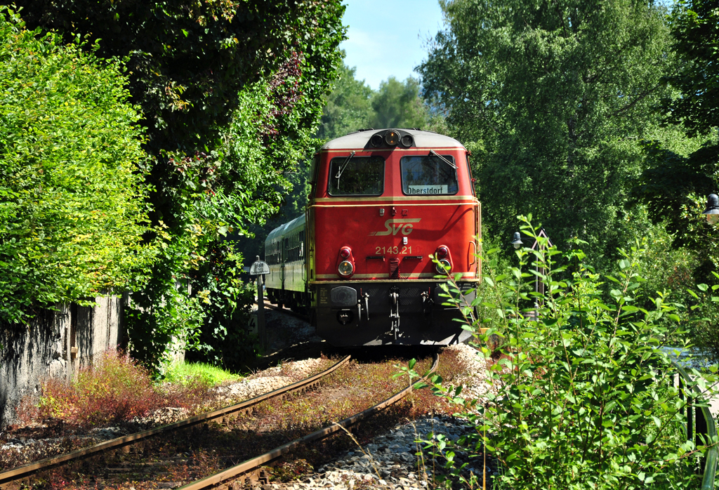 2143.21 der SVG, Arriva-Lnderbahn-Express (Alex) von Sonthofen nach Oberstorf, kurz vor Einfahrt in den Bf Fischen/Allgu - 16.07.2011