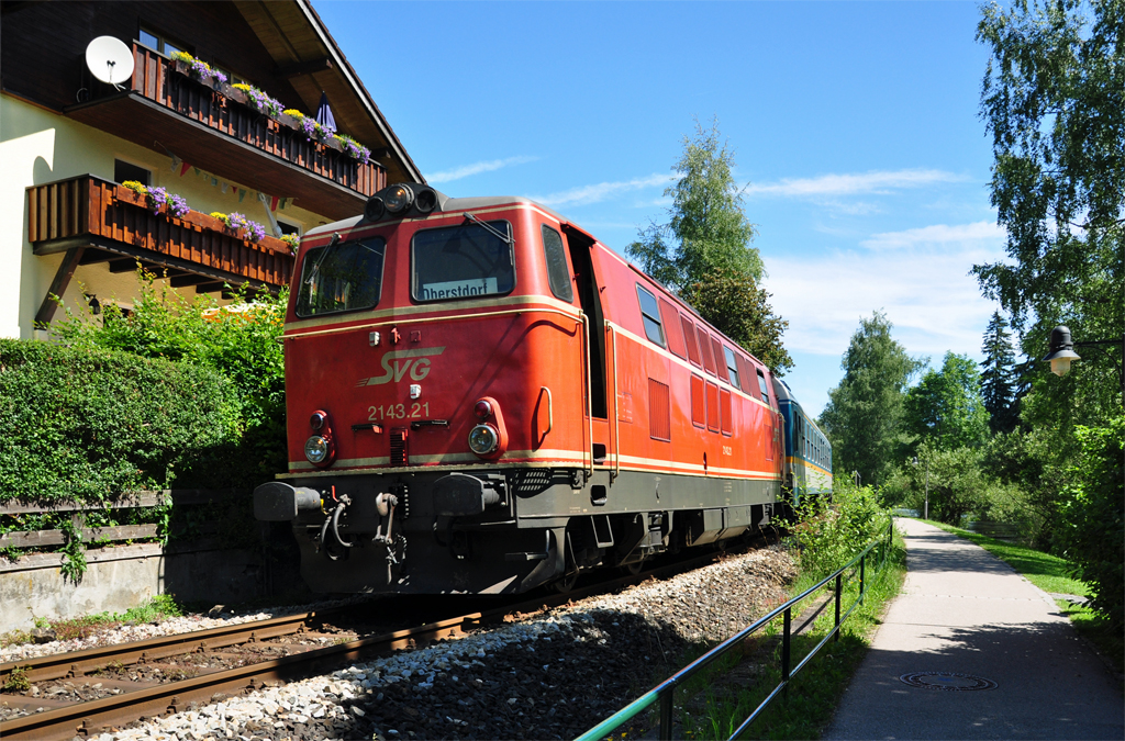 2143.21 SVG nach Oberstorf in Fischen. Zug ALX 84164 (Arriva-Lnderbahn-Express - ALEX) - 16.07.2011