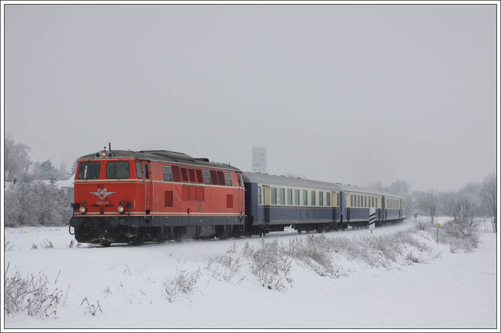 2143.35 am 5. Dezember 2010 mit ihrem E 16356 nach Kadolz-Mailberg nahe der Stadt Zellerndorf.