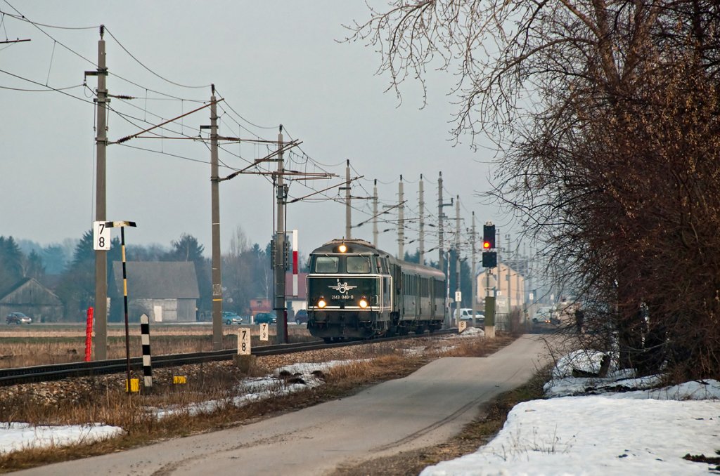 2143.40 mit Sdz 16122 zwischen Stockerau und Absdorf-Hippersdorf am 24.02.2010 in Hausleiten.