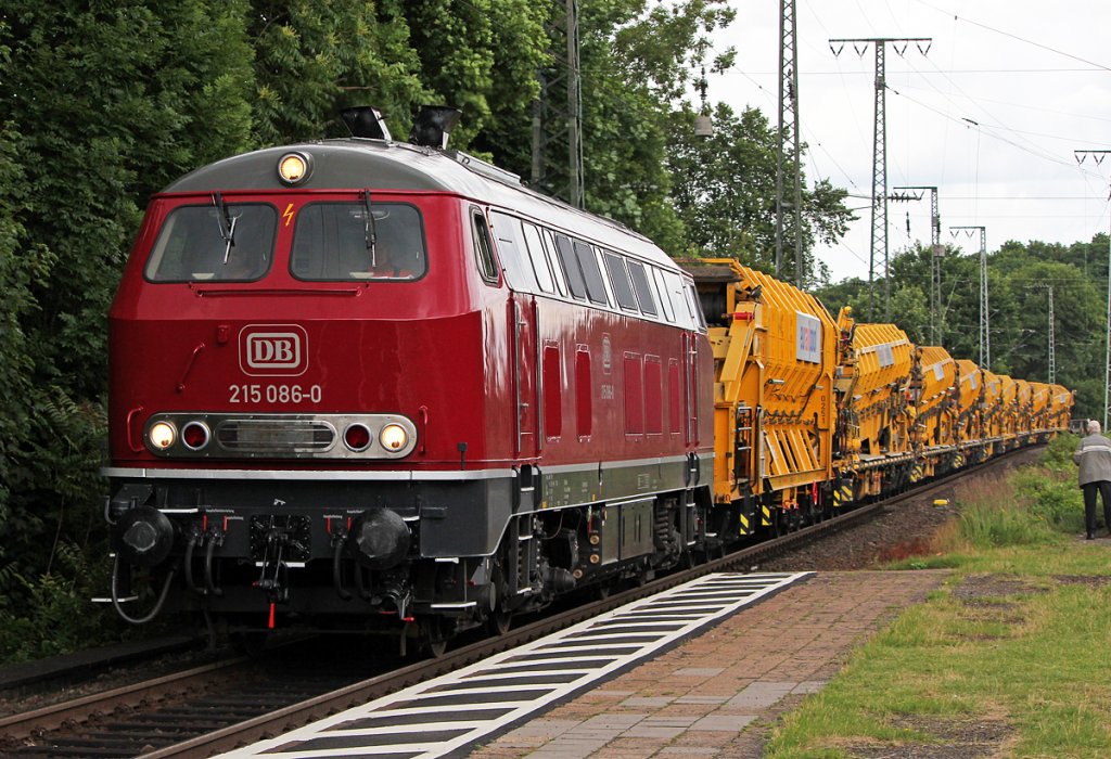 215 086-0 mit Bauzug in Kln West am 22.06.2012