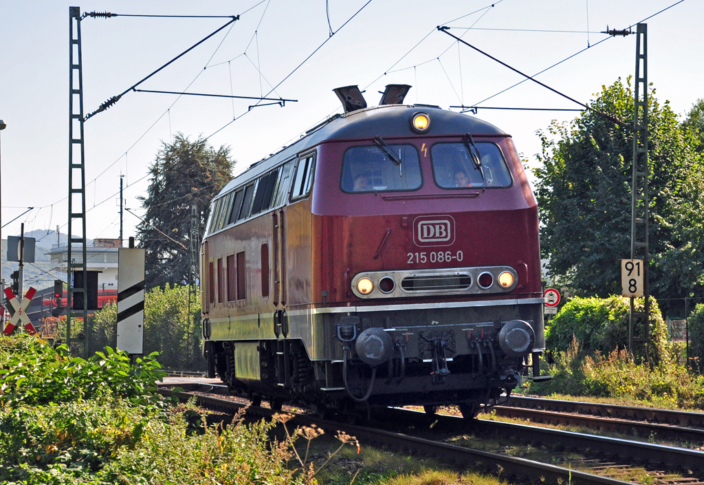 215 086-0 solo durch Bonn-Beuel - 01.10.2012
