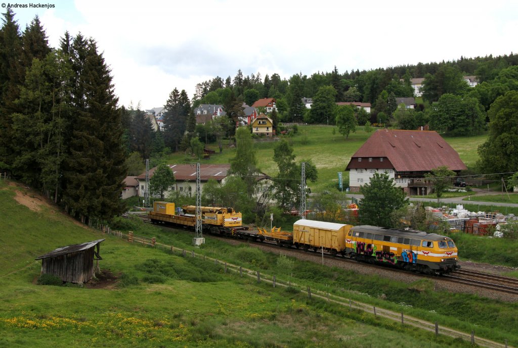 216 032-2 mit dem DBV 92945 (Worms-Rottweil) bei St.Georgen 20.5.11