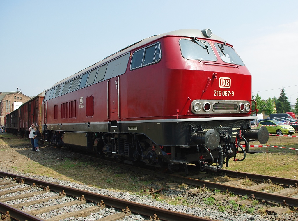 216 067-9 in der Lokausstellung beim Frhlingsfest und 10 jhrigen Bestehens des DB Museums Koblenz-Ltzel am 21.05.2011.