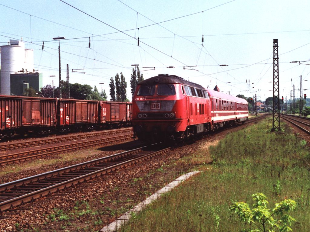 216 151-2 auf Bahnhhof Lengerich am 02-06-2000. Bild und scan: Date Jan de Vries.