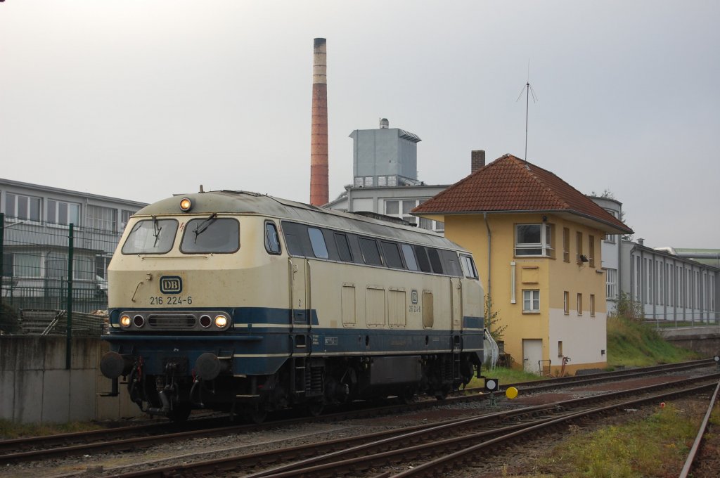 216 224 am 23.10.2010 beim Streckenfest der Kurhessenbahn in Frankenberg (Eder)