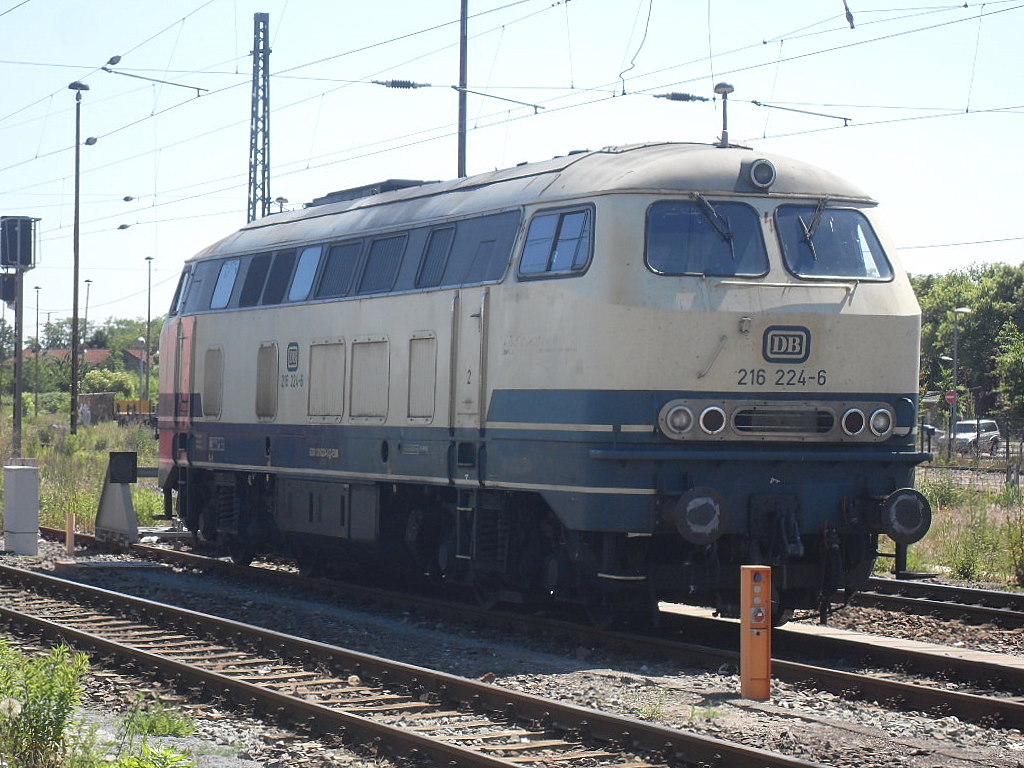 216 224 stand am 04.06.2011 in Stendal und wartete auf neue Arbeit.