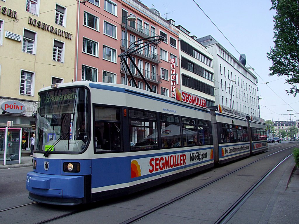 2162 ist als L16 (Endstation Romanplatz) unterwegs;110513
