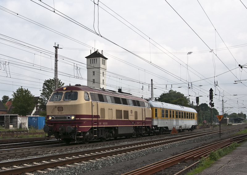 217 001-7 am 18. August 2010 auf Messfahrt in Verden (Aller). Da die Fuhre sehr unerwartet kam, blieb nur die Mglichkeit fr diesen absoluten Notschuss.