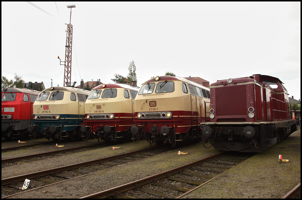 217 014, 218 105 218 001 und 212 098 an der Drehscheibe des BW Osnabr�ck. (19.09.2010)

