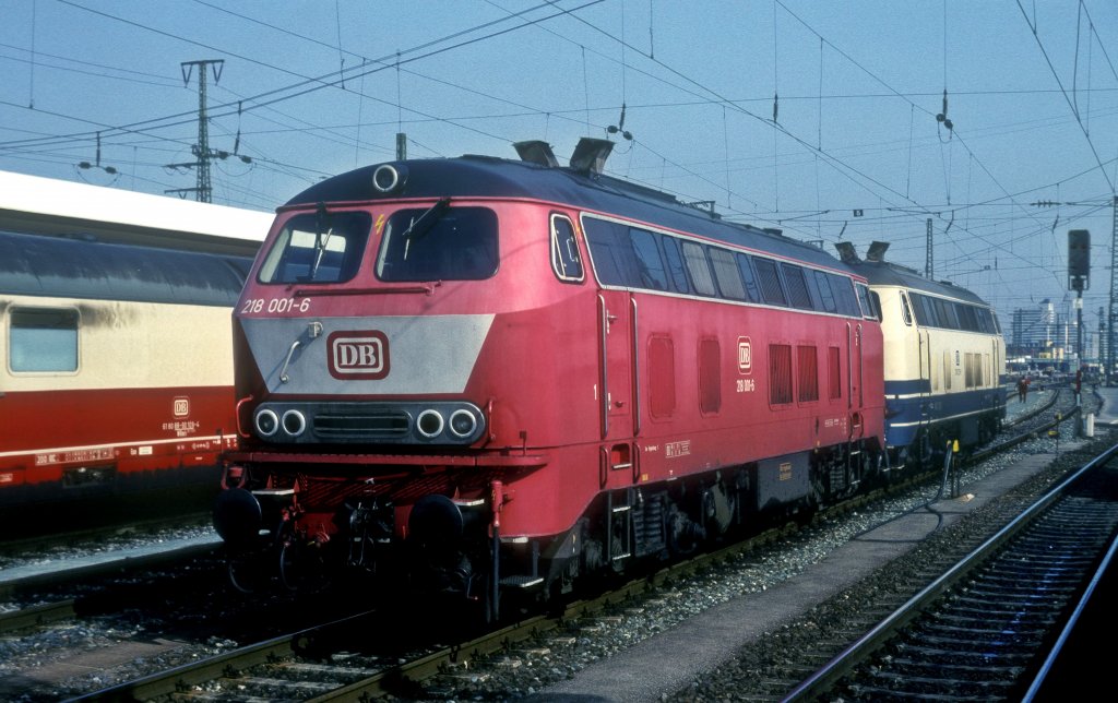 218 001 + 218 222  N�rnberg Hbf  10.03.92