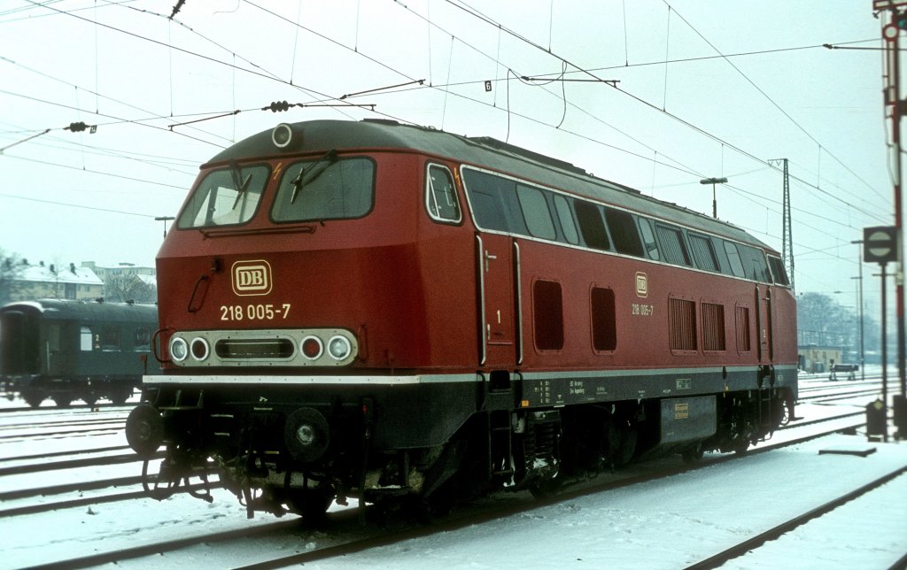 218 005  Regensburg Hbf  13.01.81