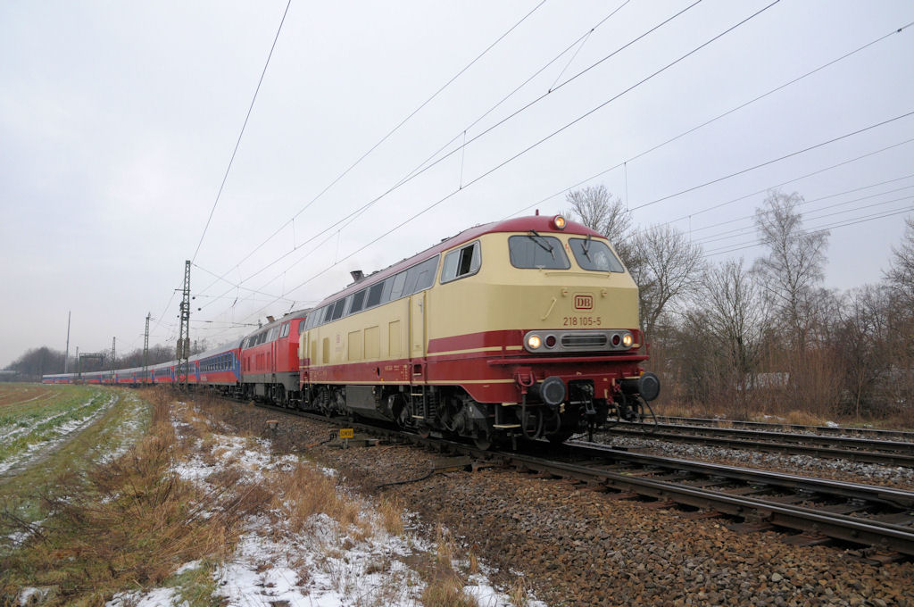 218 105 & 465 am 28.11.10 mit Lz 40872 Mnchen Ost-Alttting in Riem