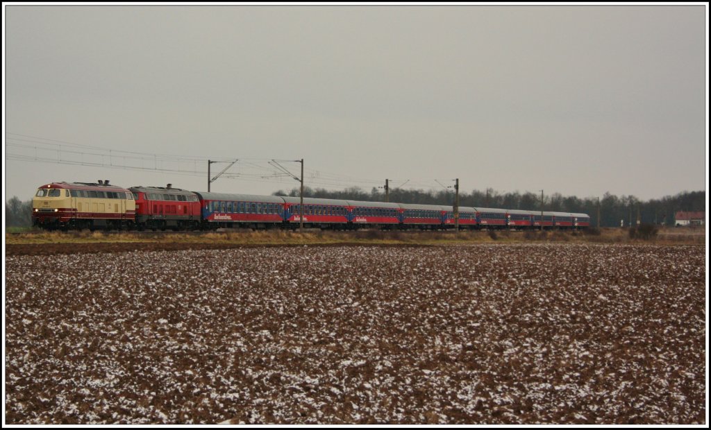 218 105 und 218 465 mit Sdz 2662 alias BTE-Express befindet sich gerade auf dem besten Wege nach Nrnberg. Er hat zu diesem Zeitpunkt in Kfering schon wieder ordentlich Versptung gut gemacht. (28.11.10)