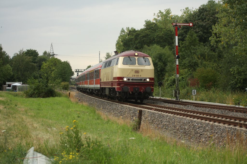 218 105-5 fhrt am 22.07.11 durch Rheinbach.